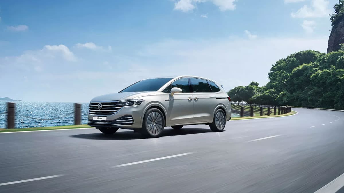 Hỗ trợ chuyển làn đường Lane Change Assist