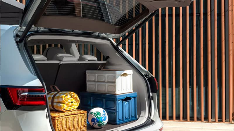 Cốp xe với chức năng đóng mở thông minh rảnh tay giúp việc sử dụng xe